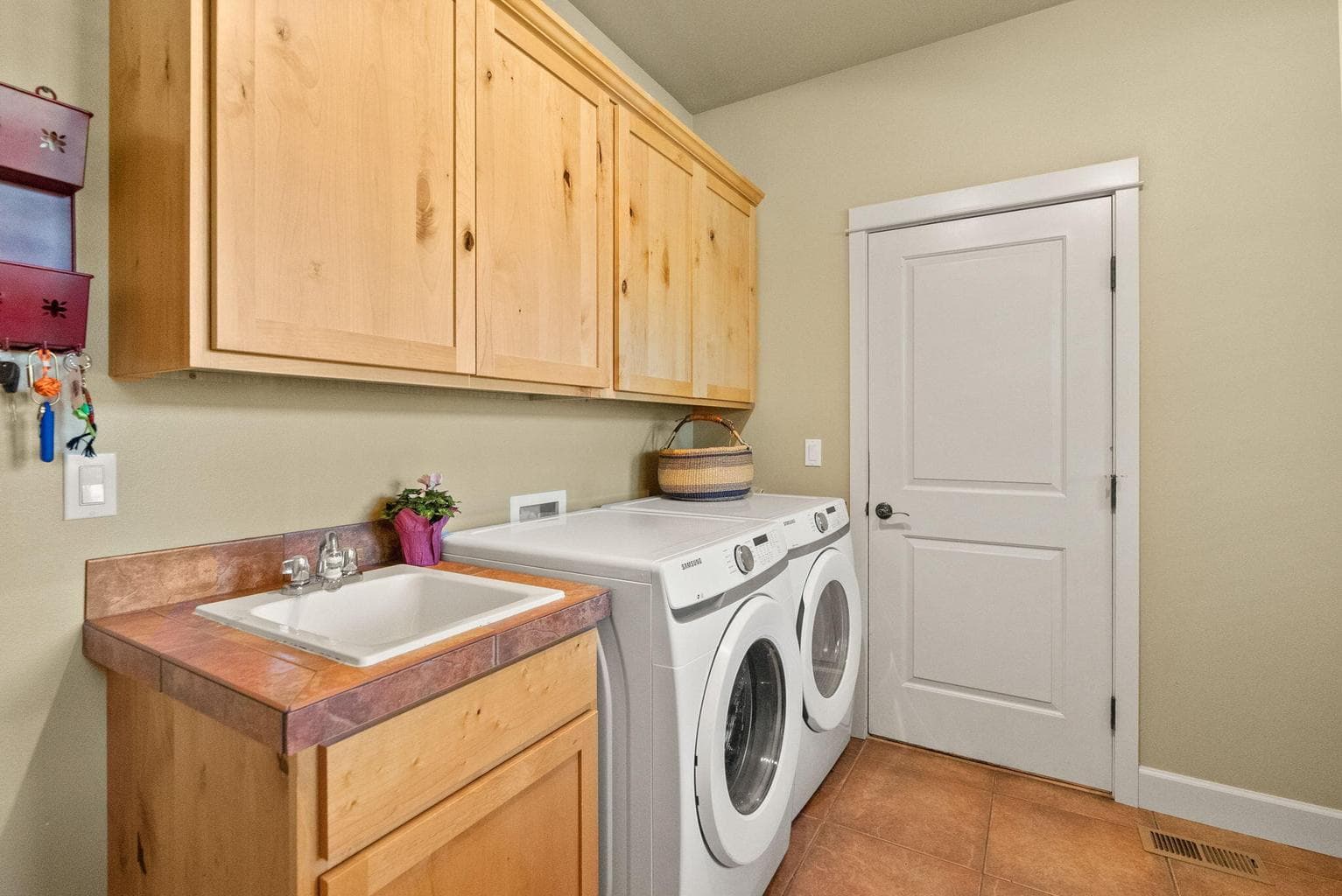 Photo of 2287 NW Meadow Court 34 of 57