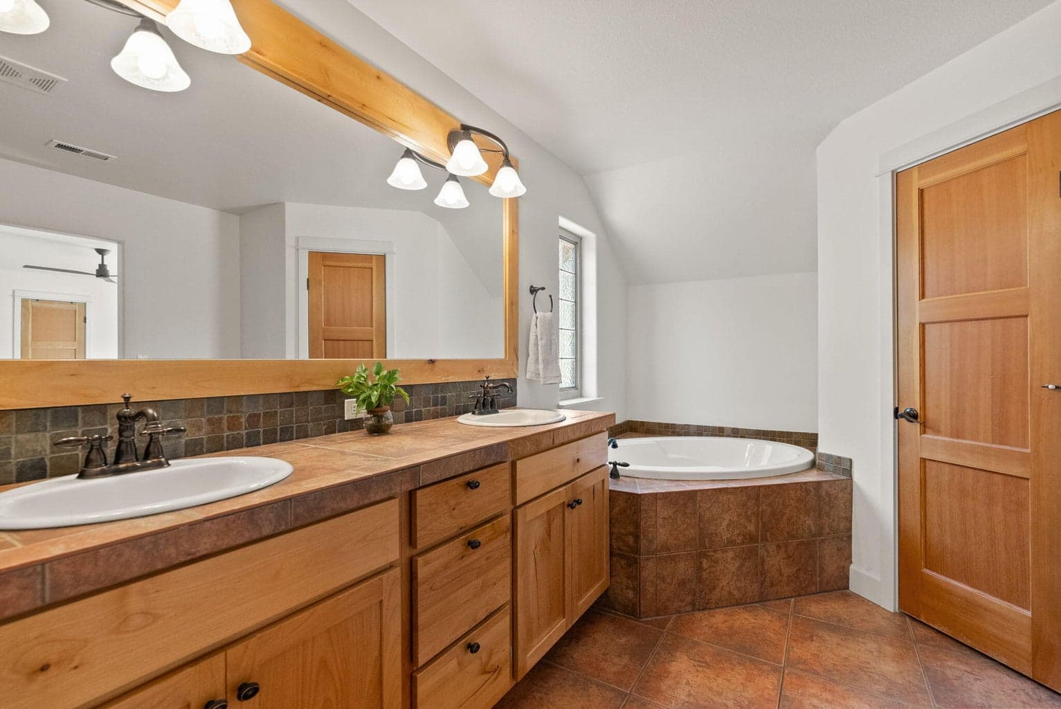 Photo of 2287 NW Meadow Court 24 of 57