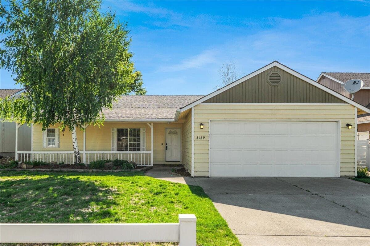 Photo of 2129 35th 1 of 25