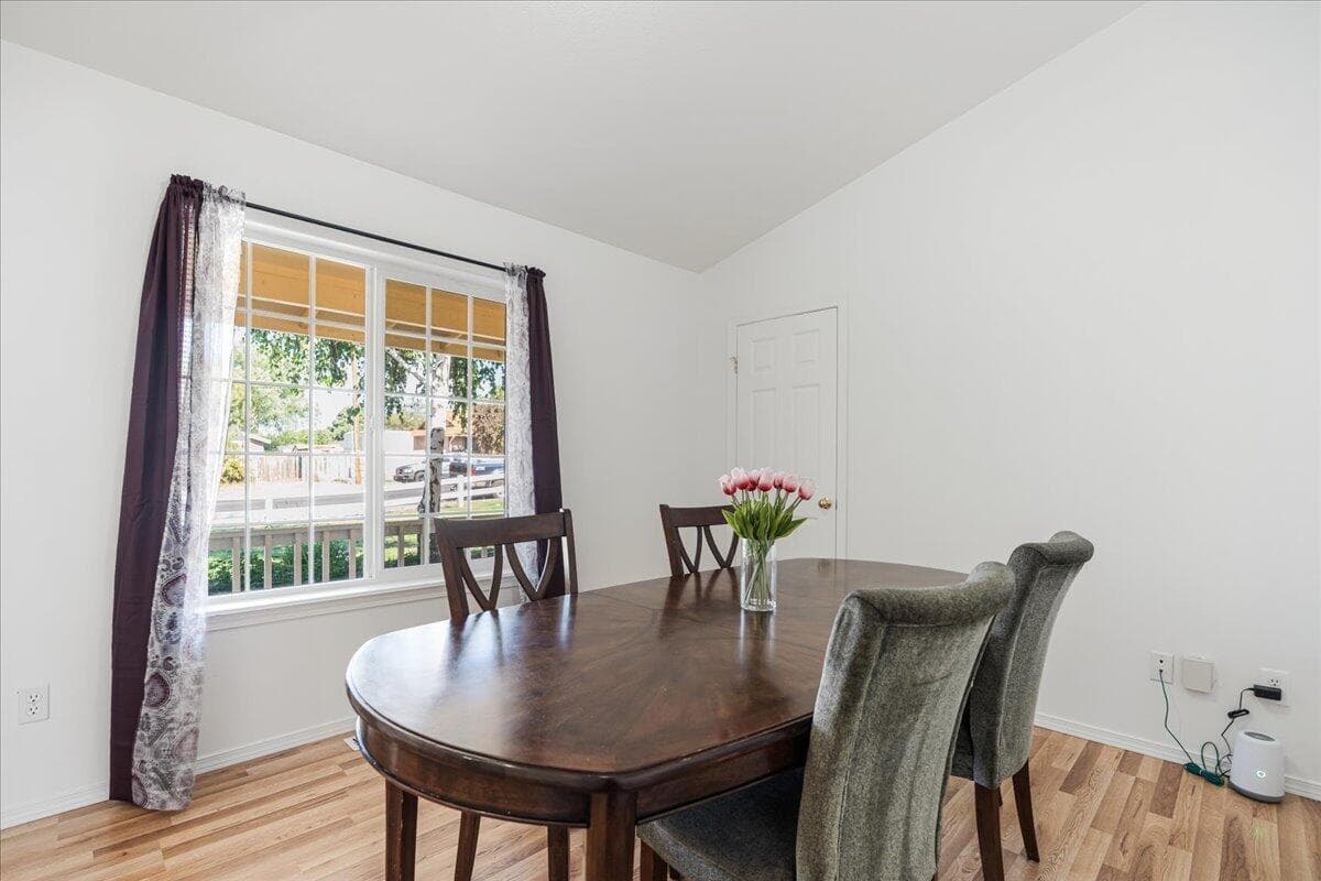Photo of 2129 35th 4 of 25