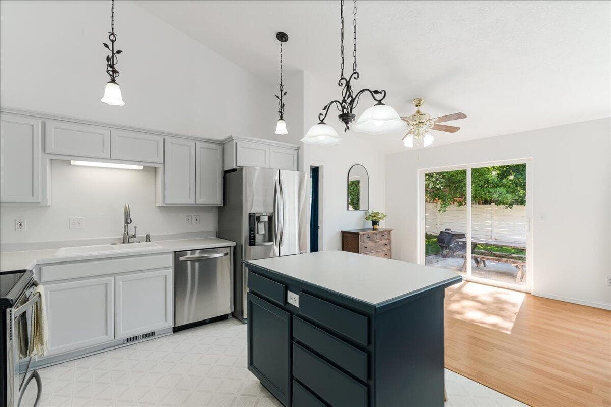 Photo of 2129 SW 35th Street 9 of 25