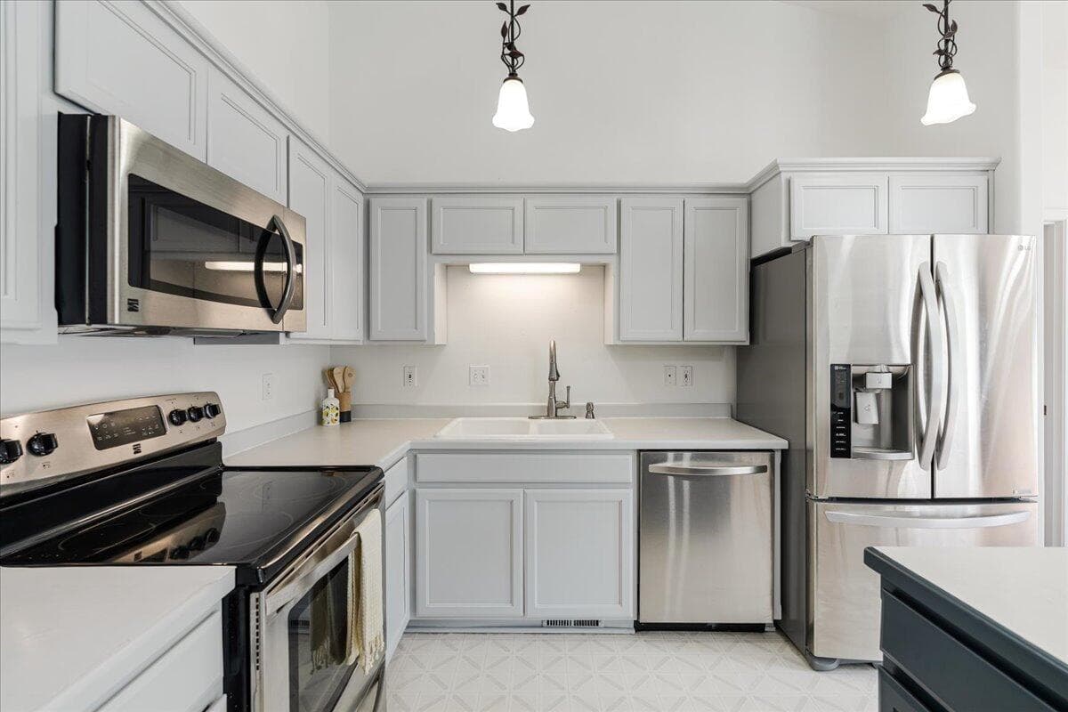 Photo of 2129 SW 35th Street 10 of 25