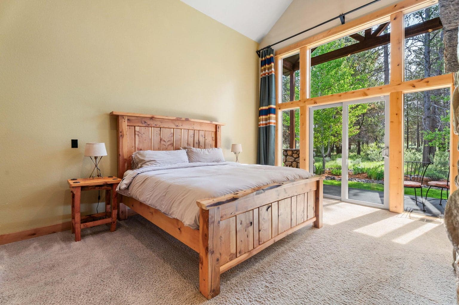 A breathtaking wall of windows frames unobstructed views of pristine BLM land—bringing the beauty of the outdoors right into your living space.