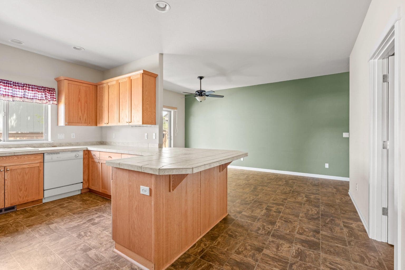Photo of 1340 NW 19th Street 13 of 40