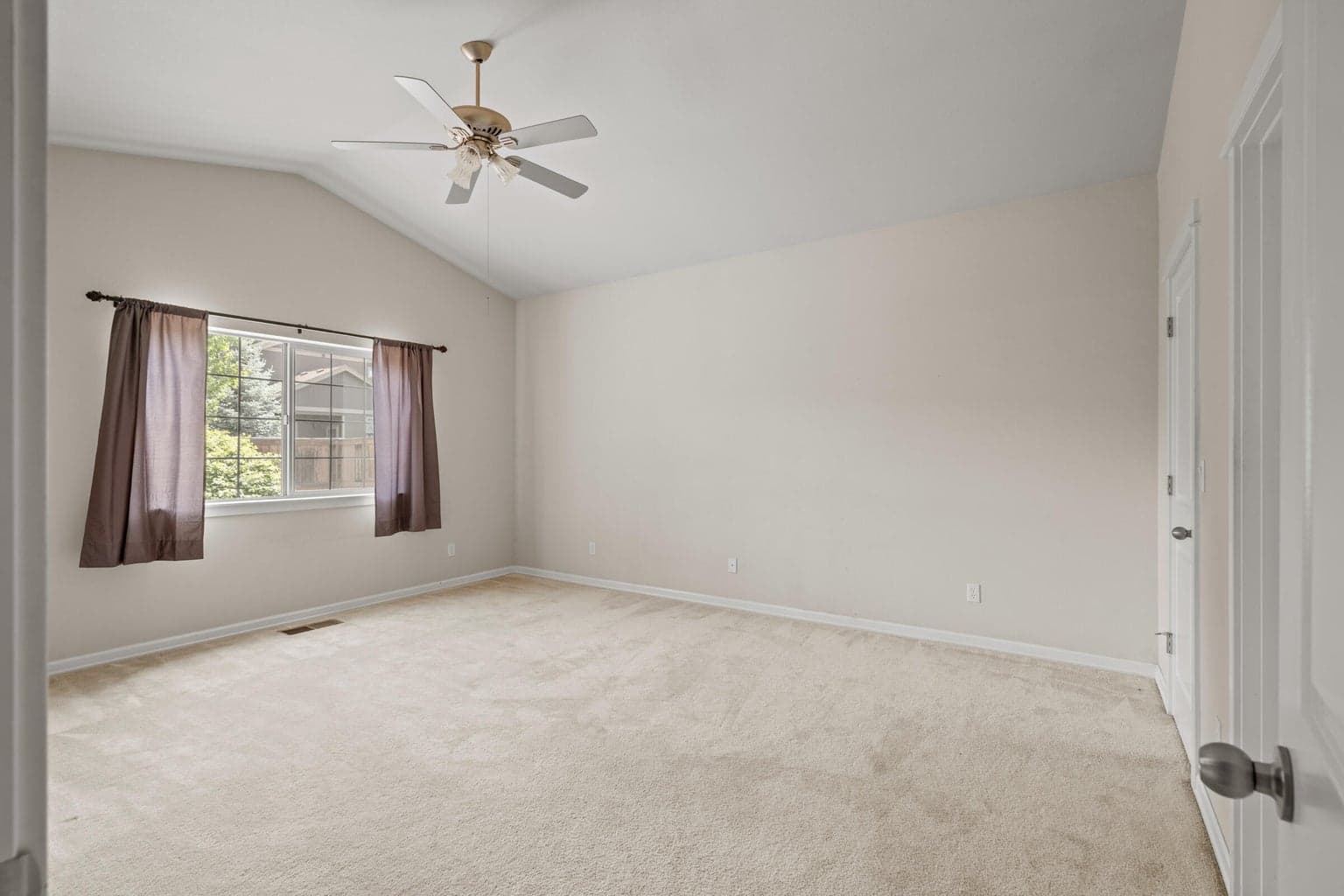 Photo of 1340 NW 19th Street 20 of 40