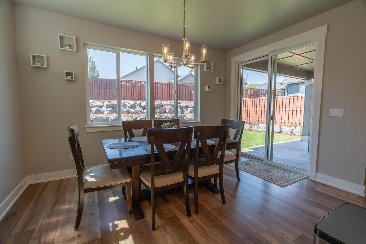 Photo of 1144 NE Henry Drive 11 of 40