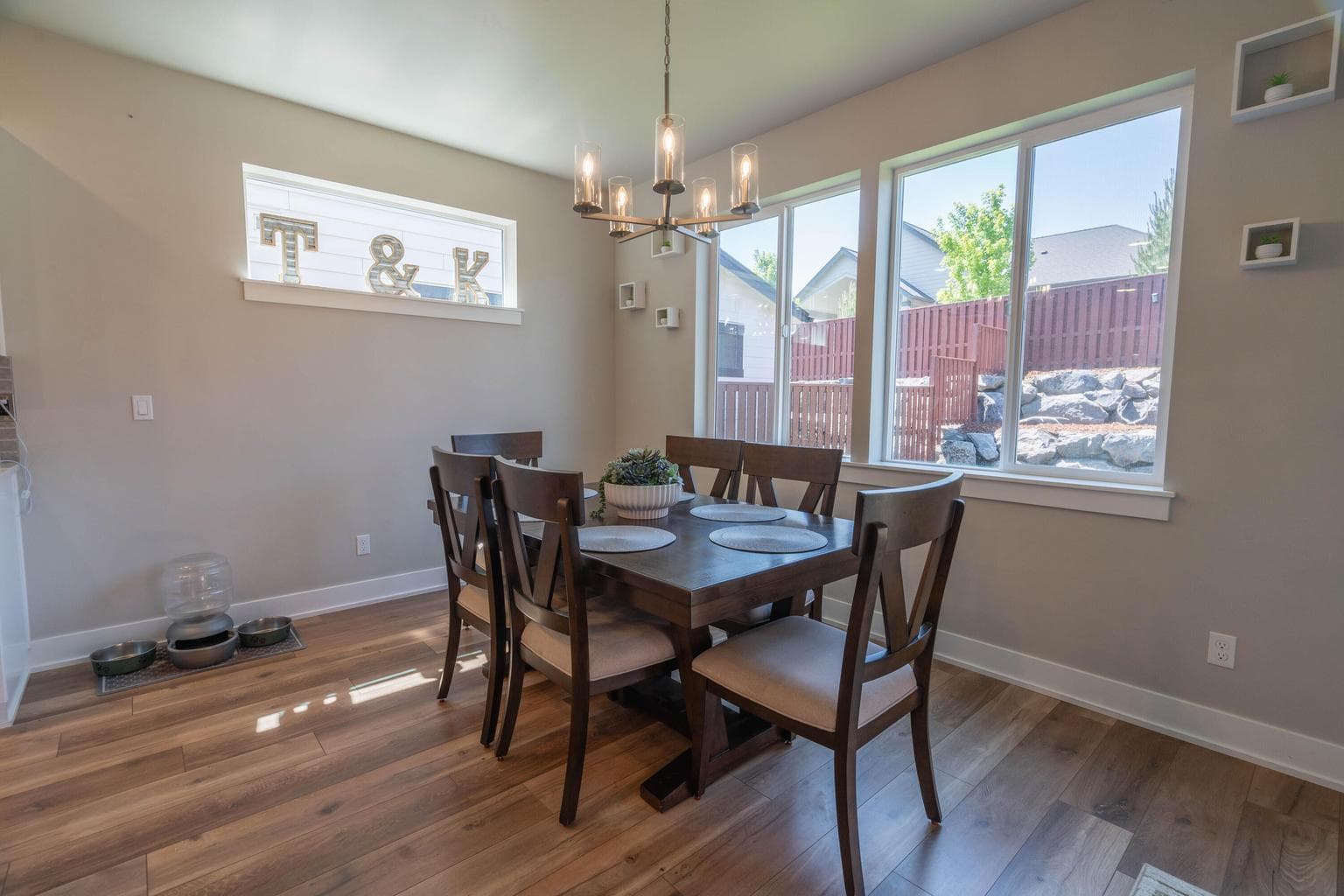 Photo of 1144 NE Henry Drive 12 of 40