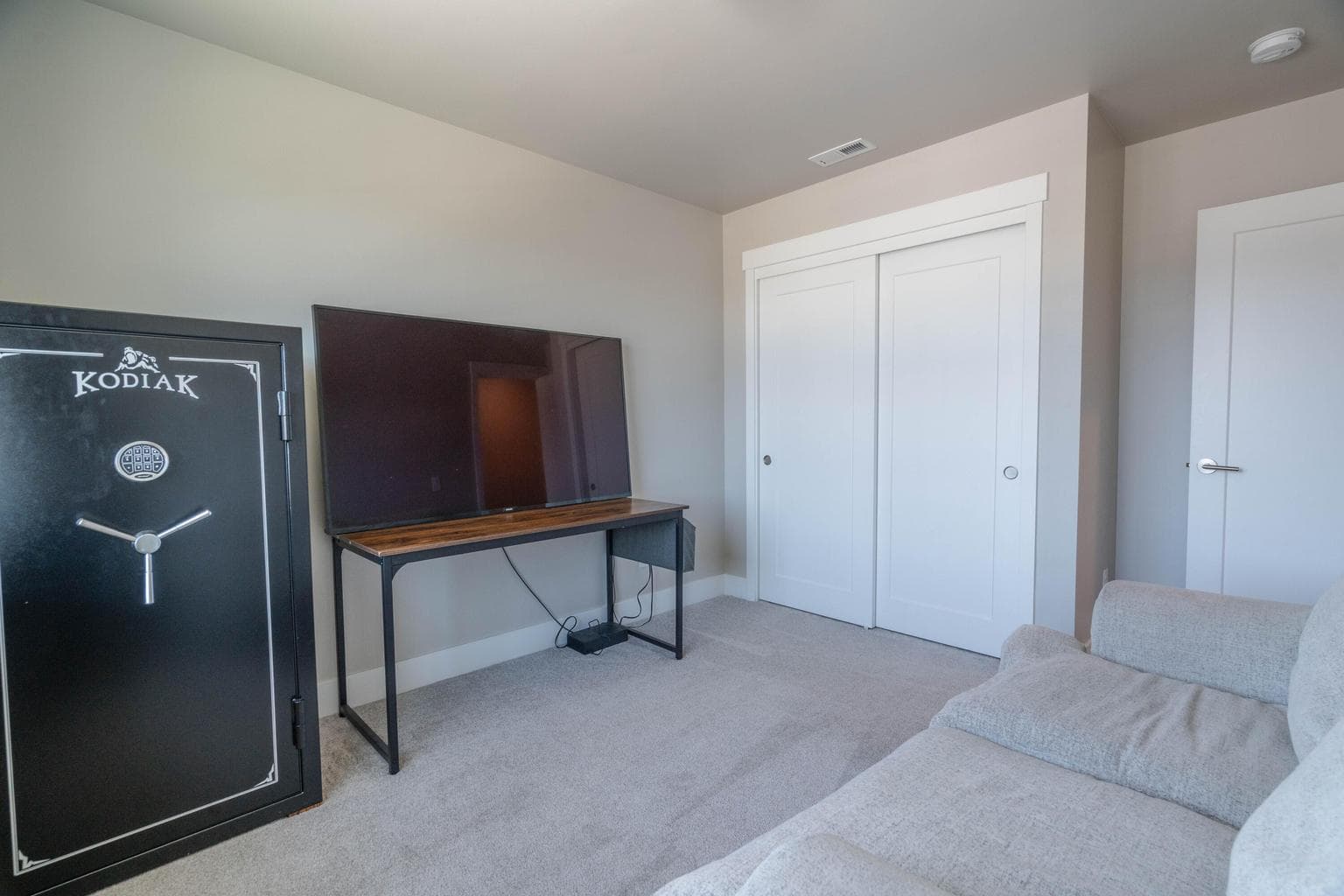 Photo of 1144 NE Henry Drive 23 of 40