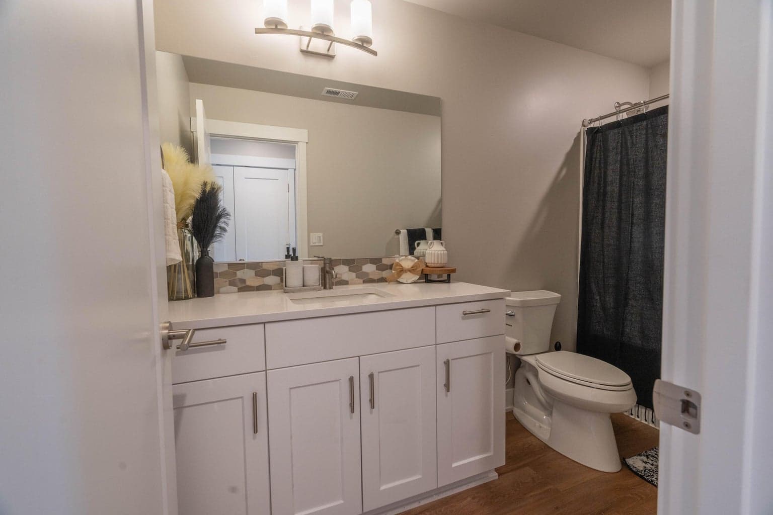 Photo of 1144 NE Henry Drive 26 of 40