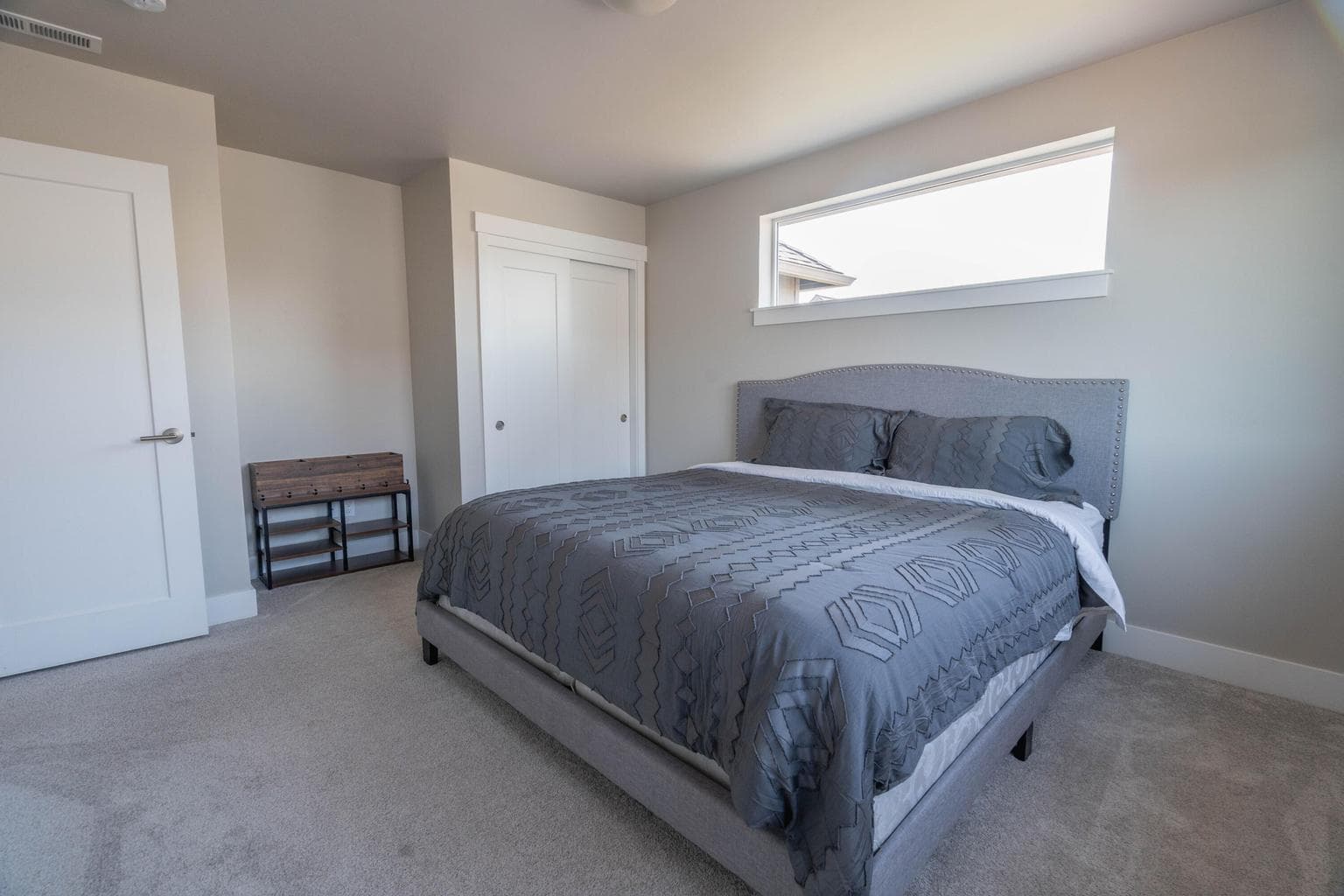 Photo of 1144 NE Henry Drive 21 of 40