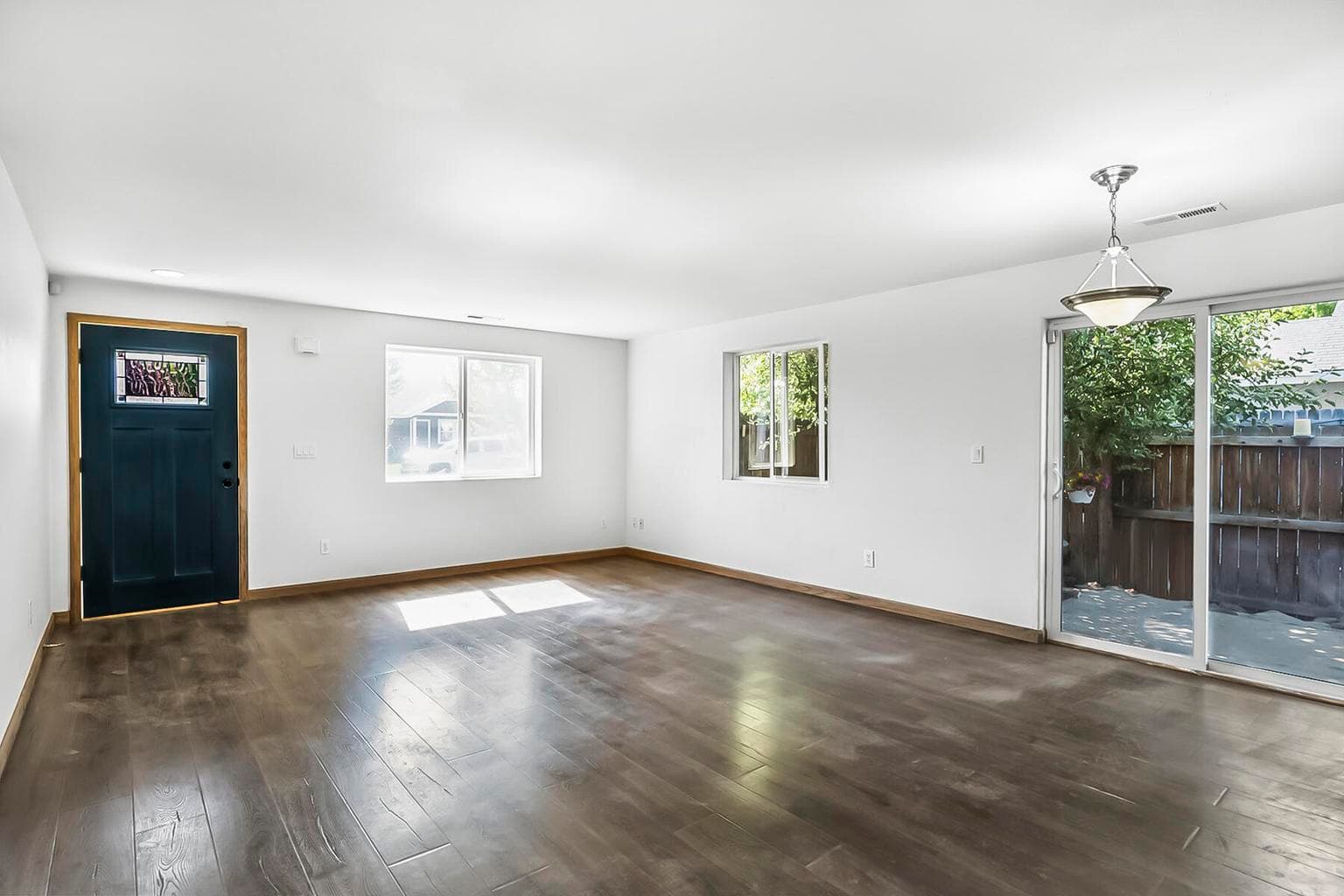 Photo of 2471 3rd 2 of 27