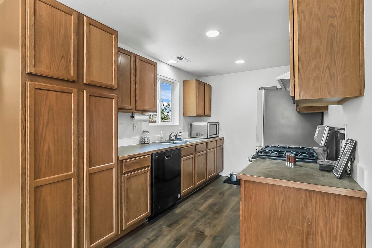 Photo of 2471 NE 3rd Street 6 of 27