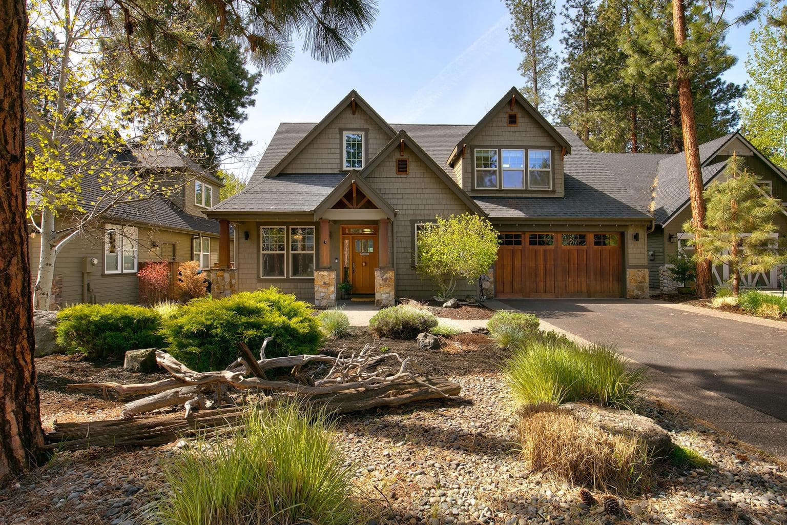 Photo of 935 Creek View 1 of 32