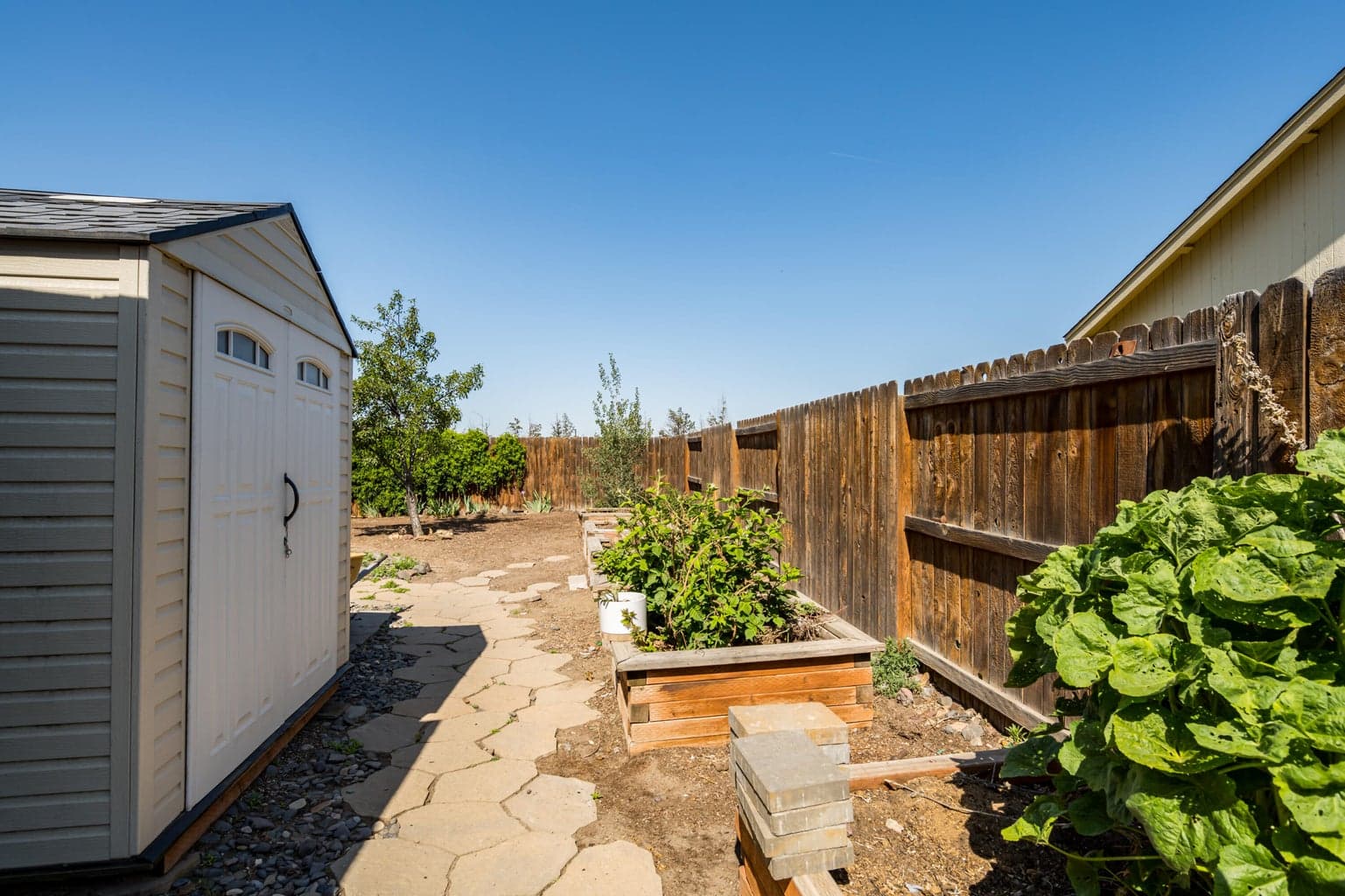 Photo of 2471 NE 3rd Street 16 of 27