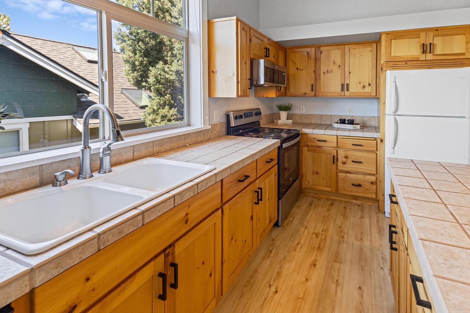 Photo of 1940 NW Monterey Pines Drive 14 of 40
