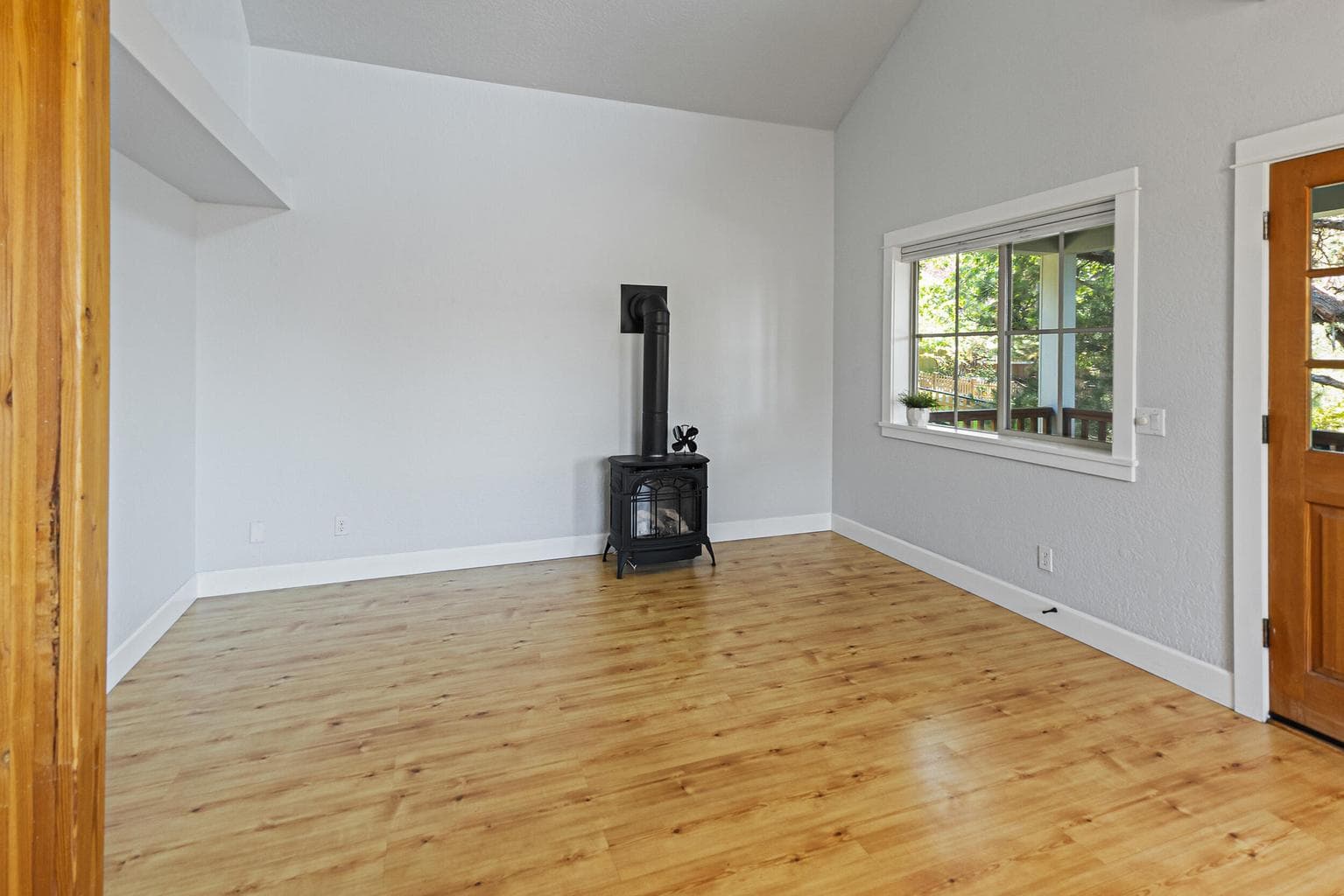 Photo of 1940 NW Monterey Pines Drive 9 of 40