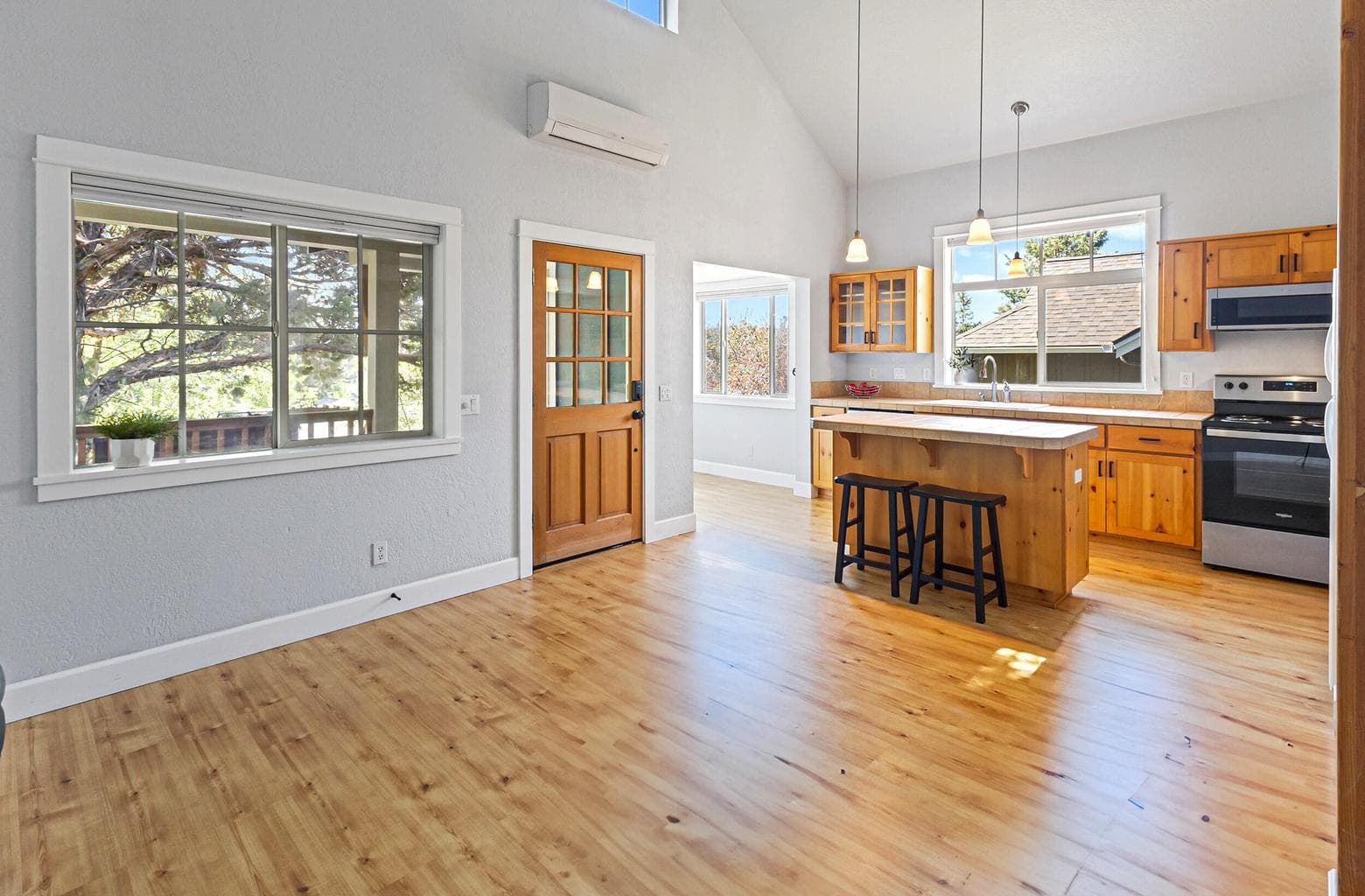 Photo of 1940 NW Monterey Pines Drive 8 of 40