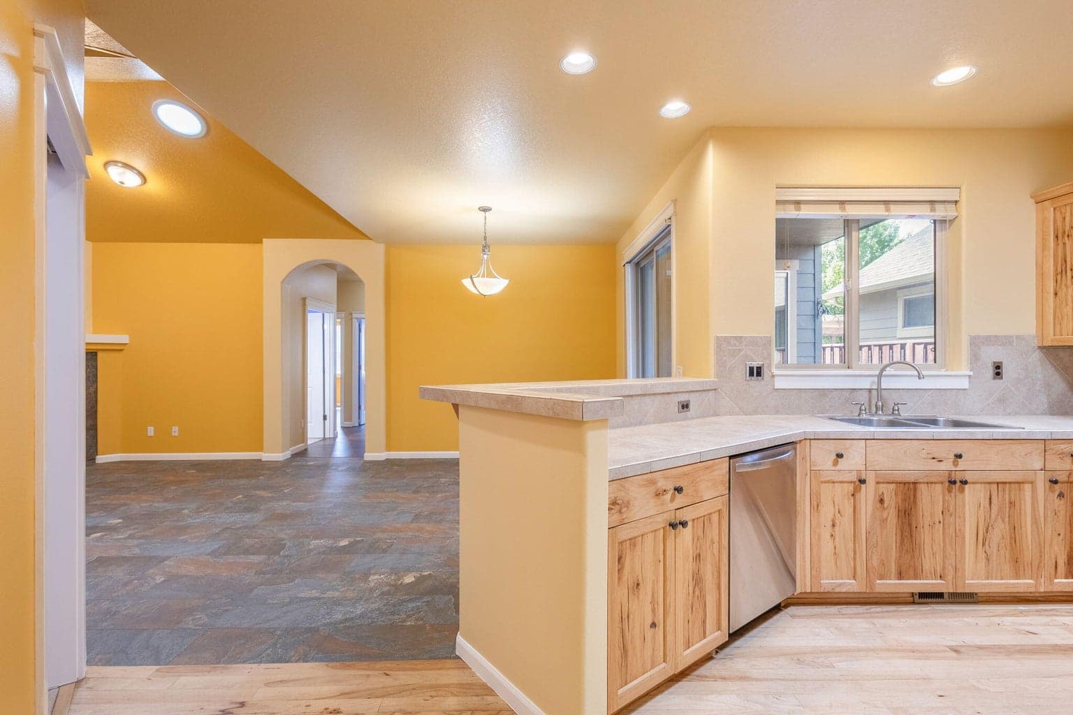 Photo of 1156 NE Steins Pillar Drive 6 of 43