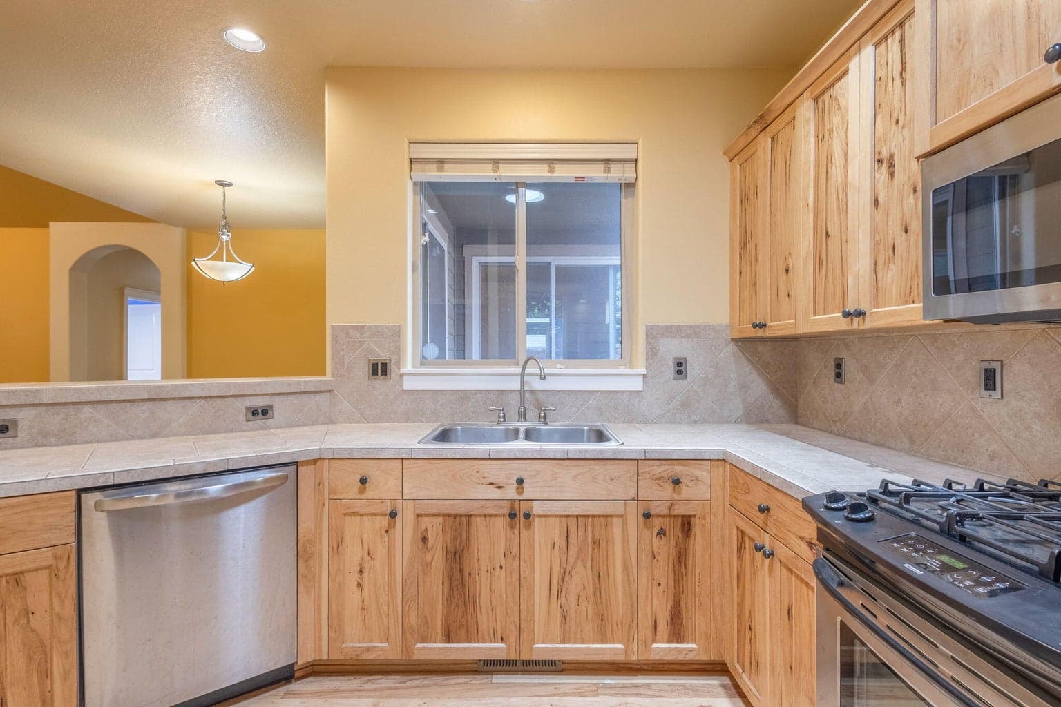 Photo of 1156 NE Steins Pillar Drive 7 of 43