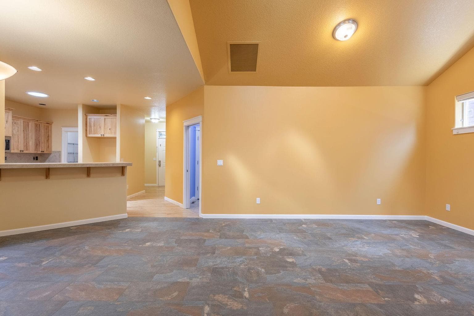 Photo of 1156 NE Steins Pillar Drive 11 of 43