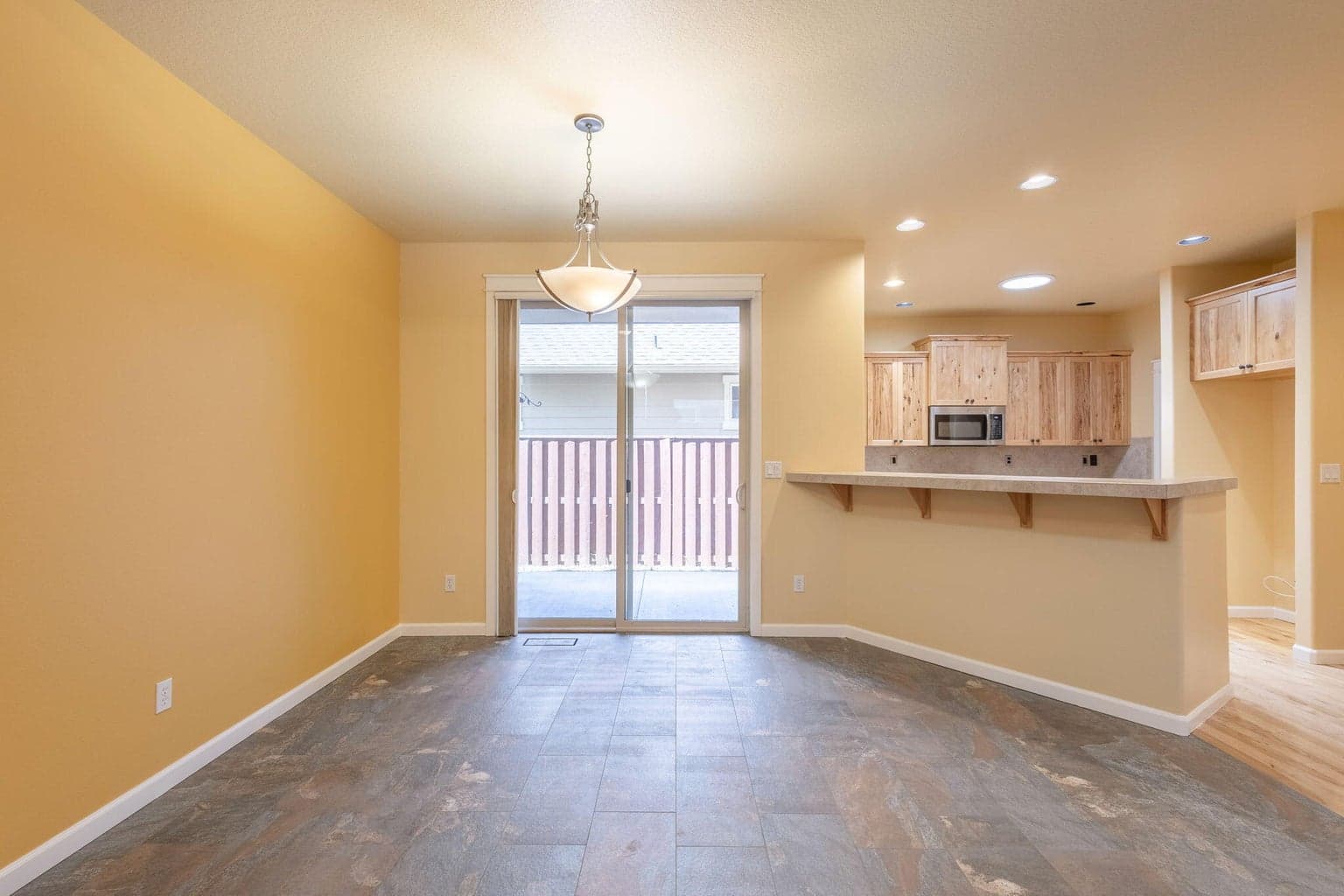 Photo of 1156 NE Steins Pillar Drive 13 of 43