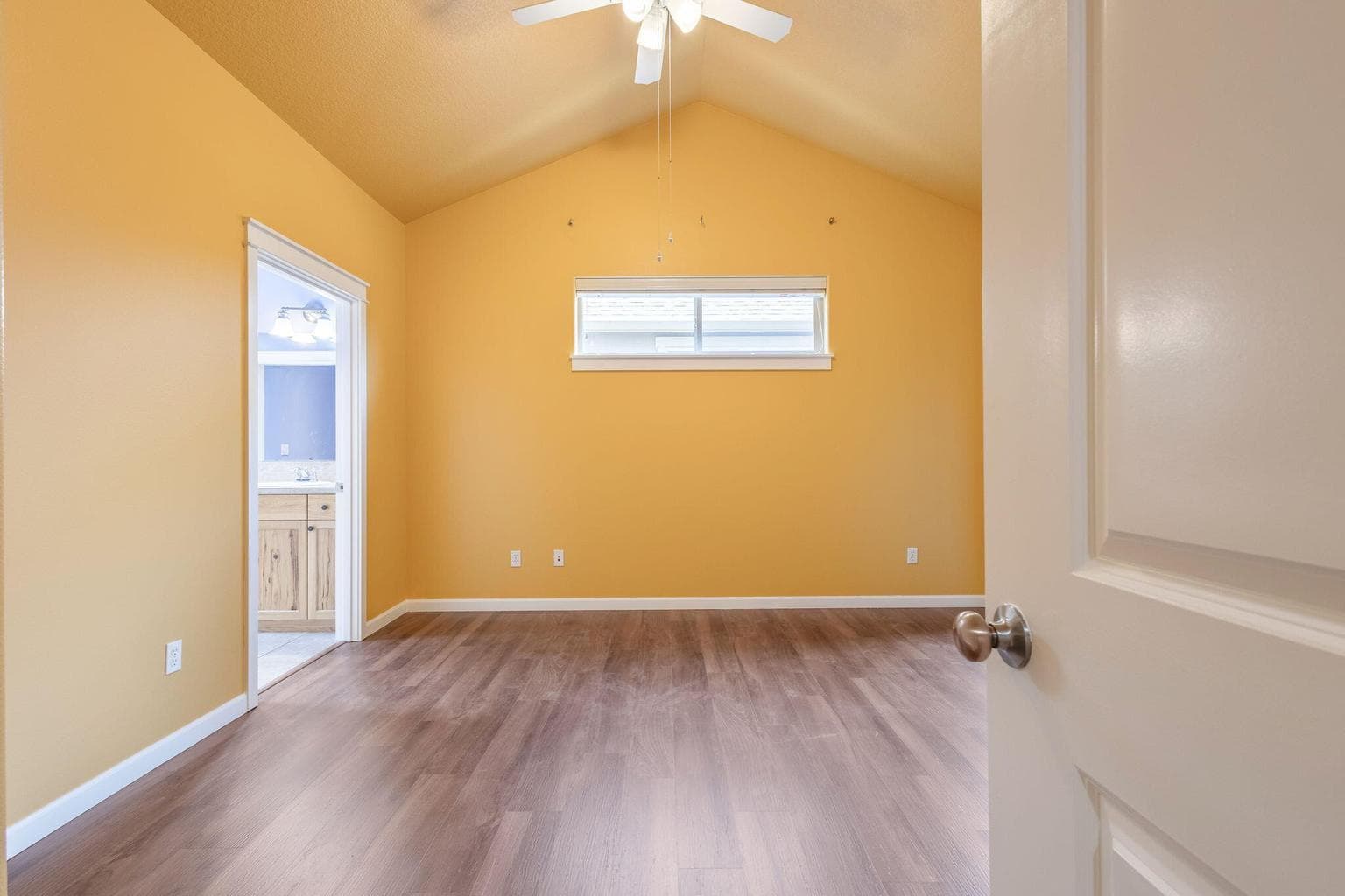Photo of 1156 NE Steins Pillar Drive 16 of 43