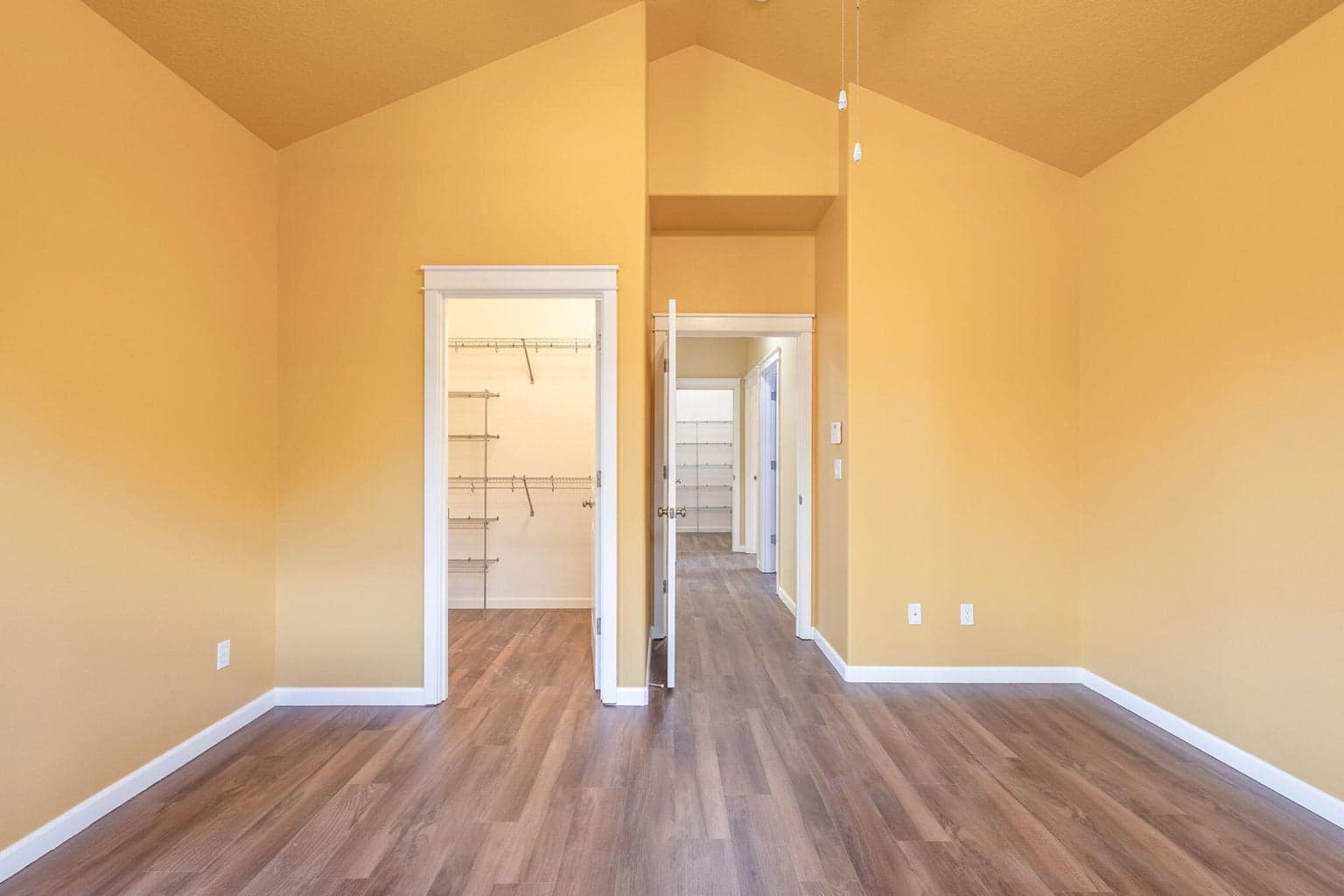 Photo of 1156 NE Steins Pillar Drive 18 of 43