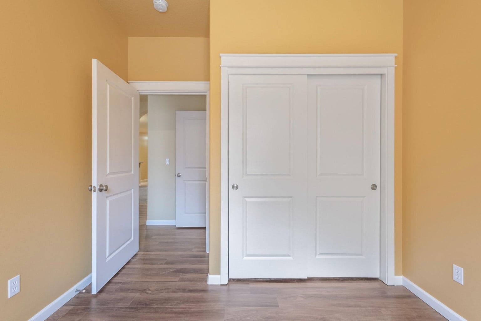 Photo of 1156 NE Steins Pillar Drive 26 of 43