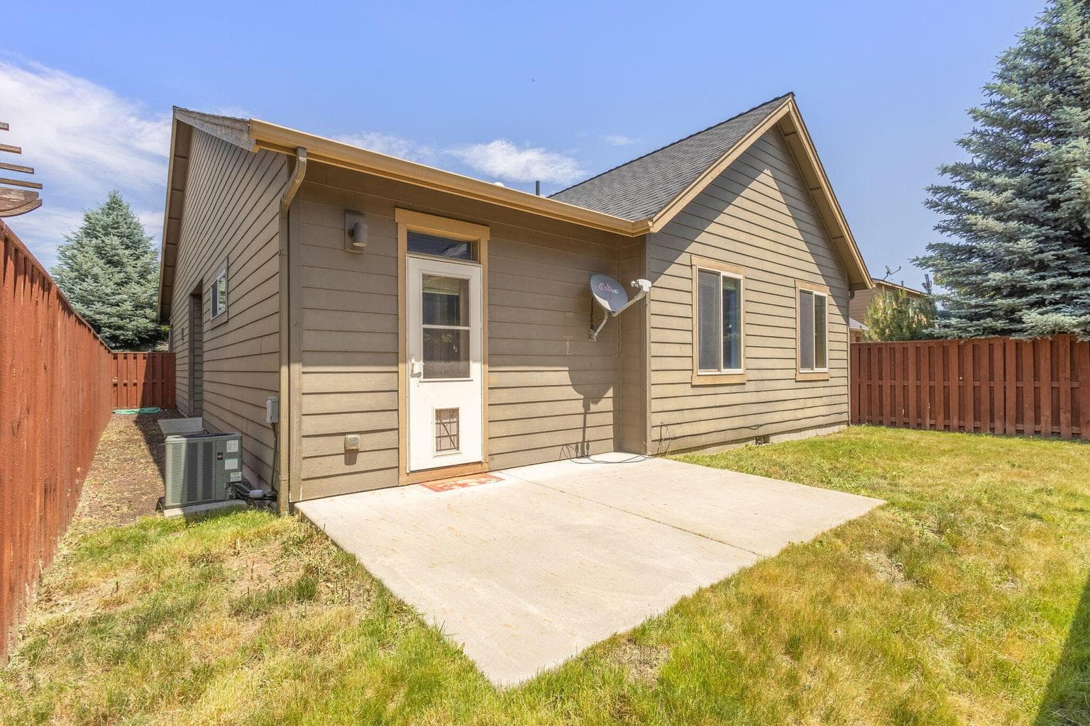 Photo of 1156 NE Steins Pillar Drive 33 of 43
