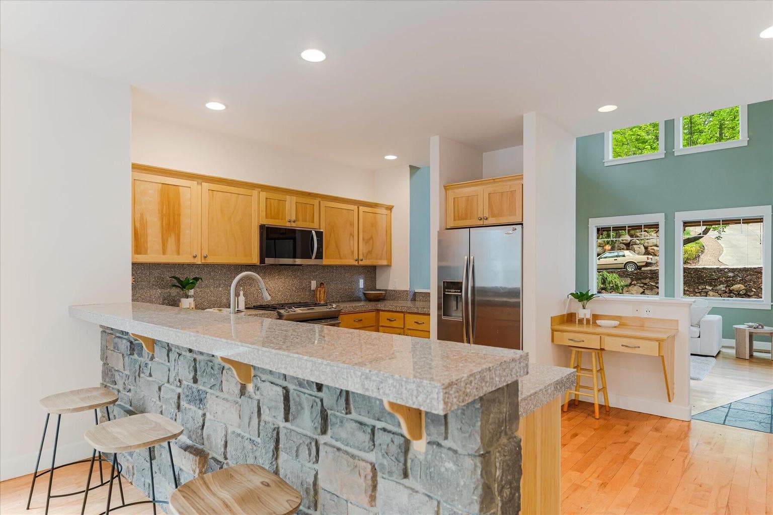 Photo of 578 NW Greyhawk Avenue 9 of 47