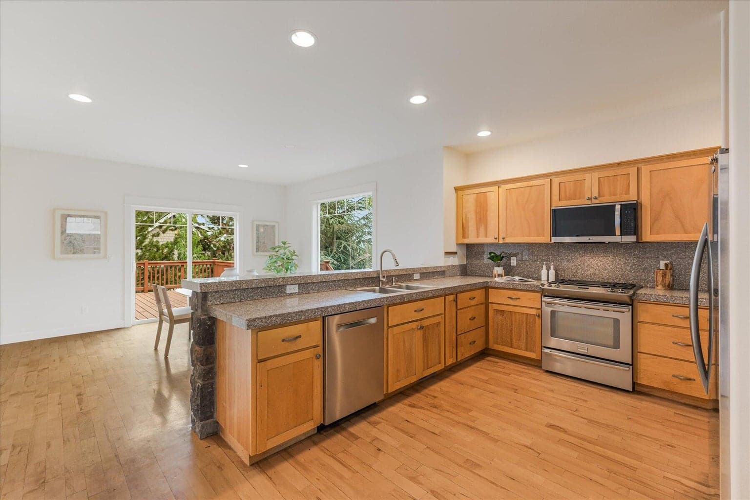 Photo of 578 NW Greyhawk Avenue 11 of 47