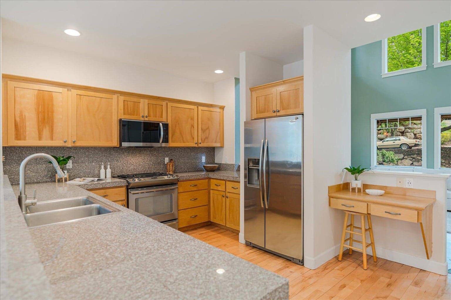 Photo of 578 NW Greyhawk Avenue 10 of 47