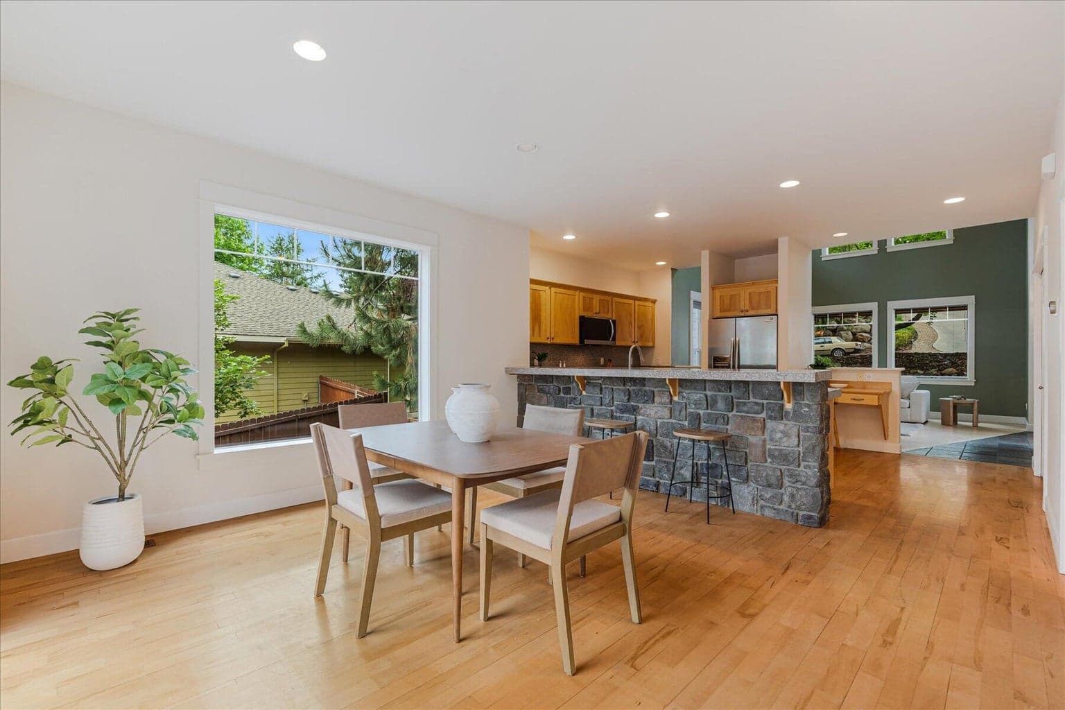 Photo of 578 NW Greyhawk Avenue 12 of 47