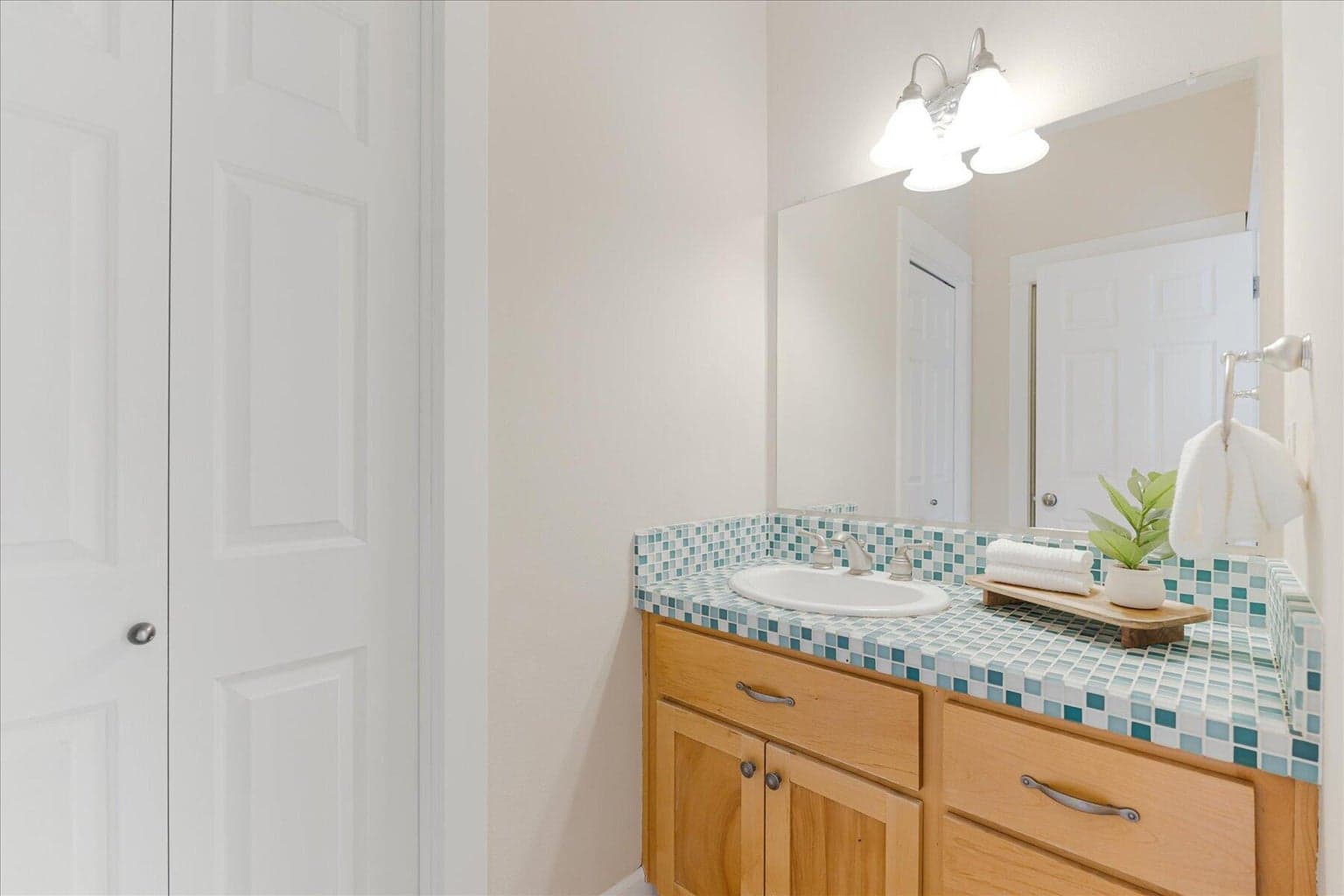 Photo of 578 NW Greyhawk Avenue 21 of 47