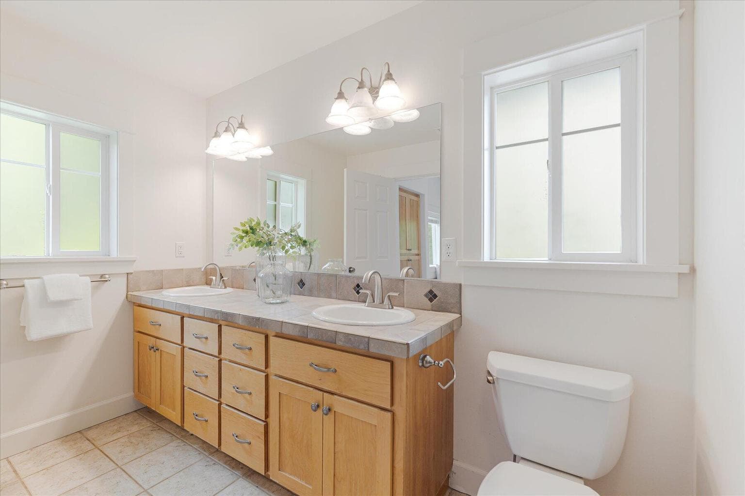 Photo of 578 NW Greyhawk Avenue 30 of 47