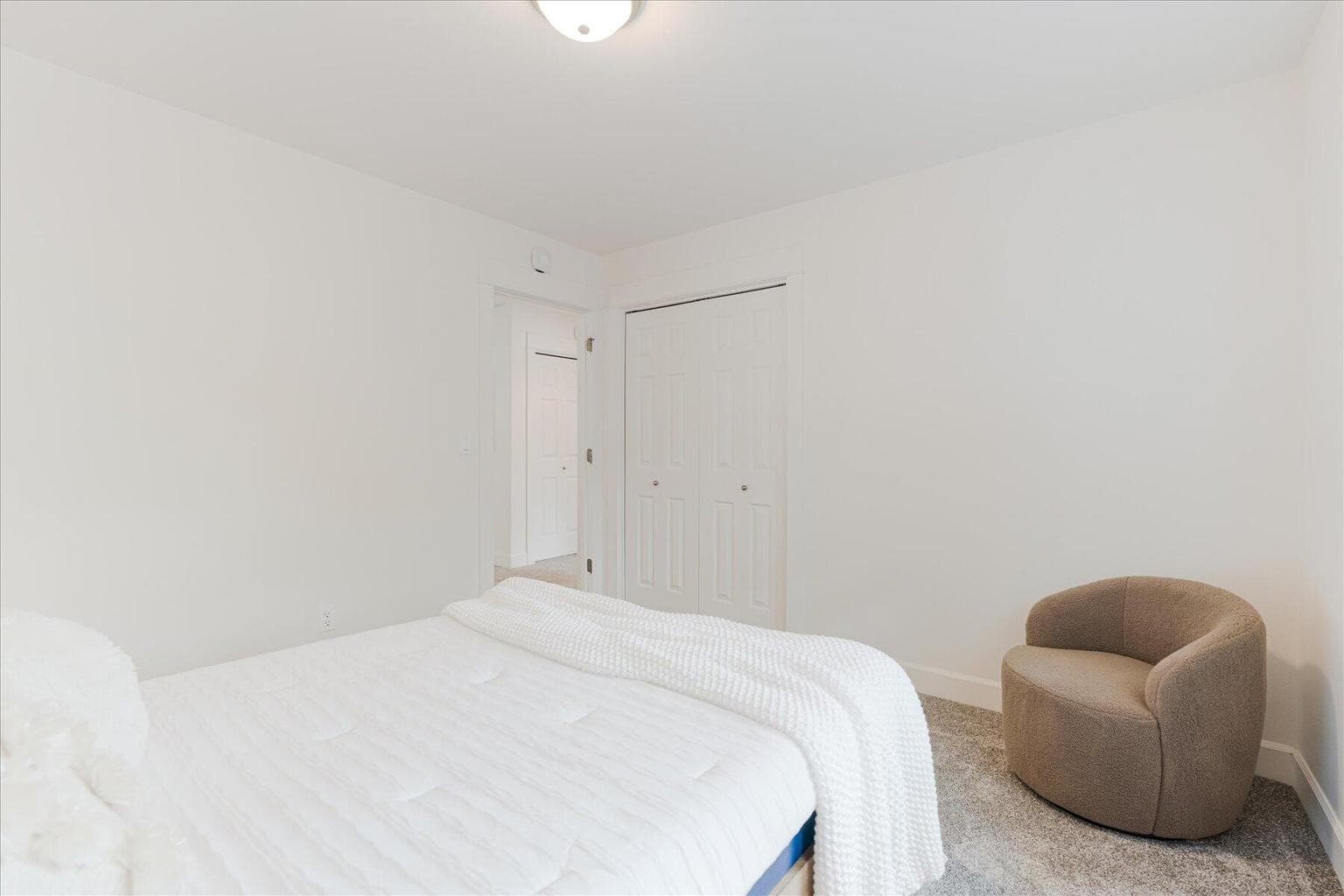 Photo of 578 NW Greyhawk Avenue 34 of 47