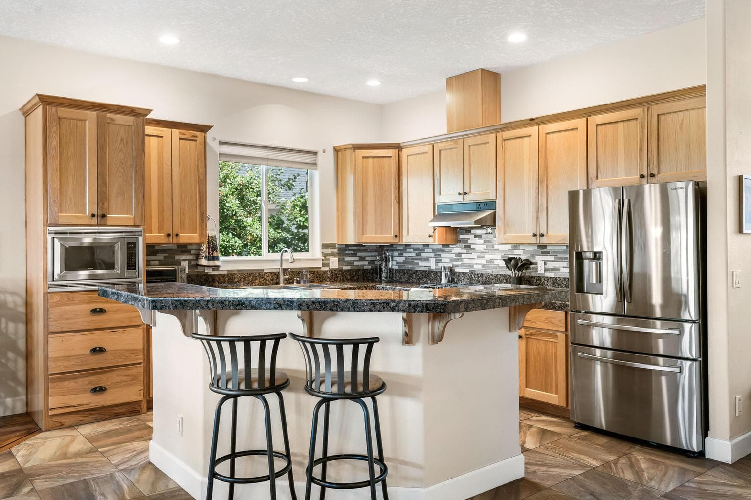 Photo of 1736 NW Rimrock Court 12 of 53