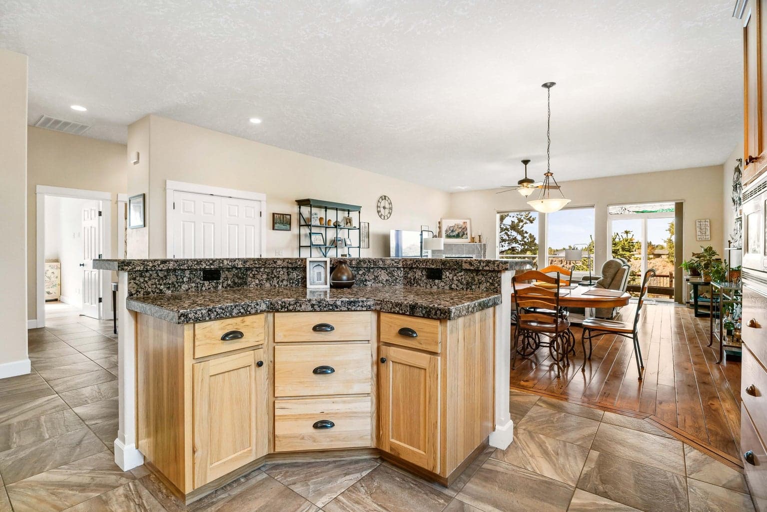 Photo of 1736 NW Rimrock Court 13 of 53