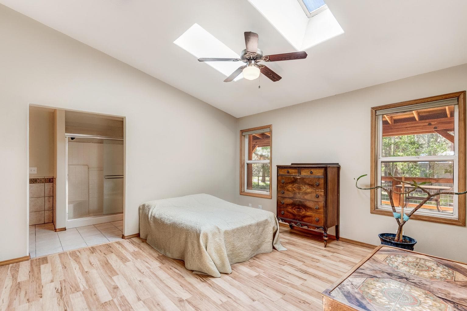 Photo of 15777 Sheila Way 11 of 41