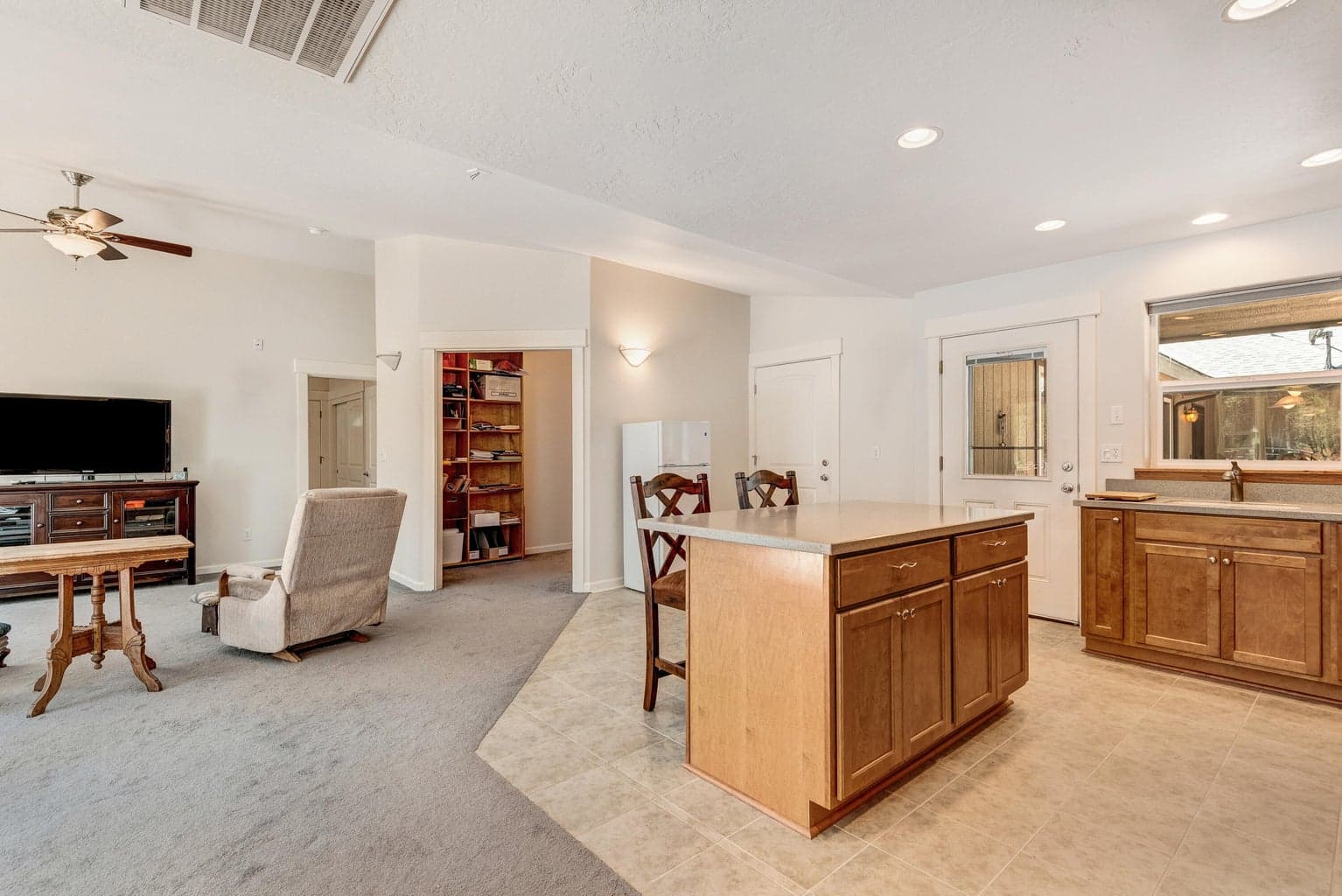 Photo of 15777 Sheila Way 18 of 41