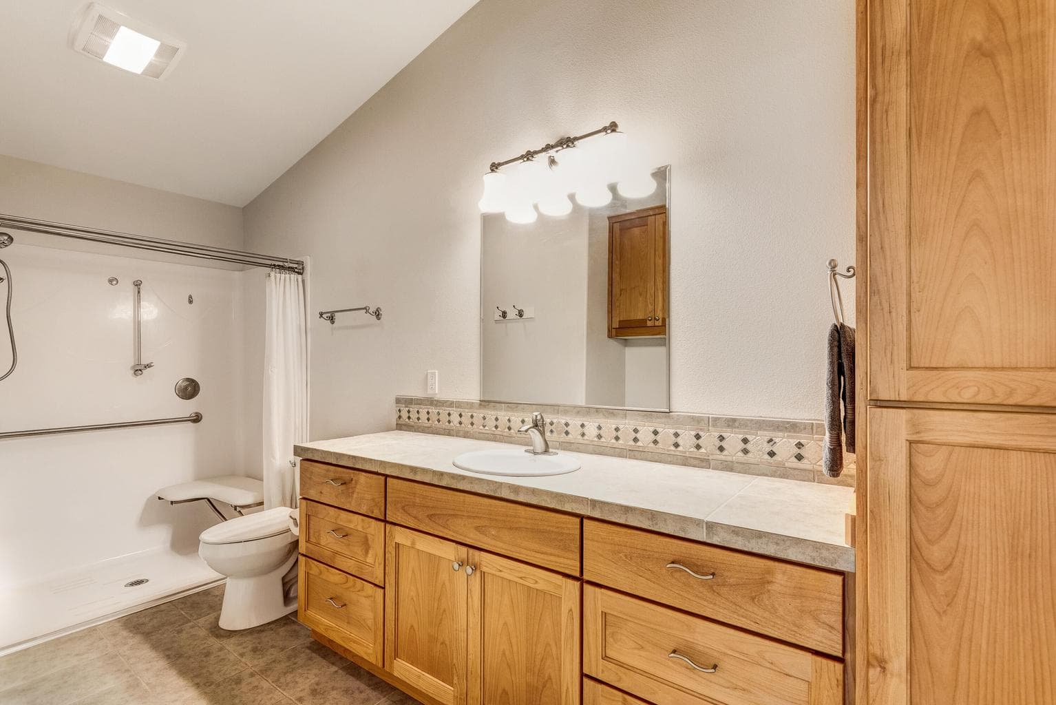 Photo of 15777 Sheila Way 25 of 41