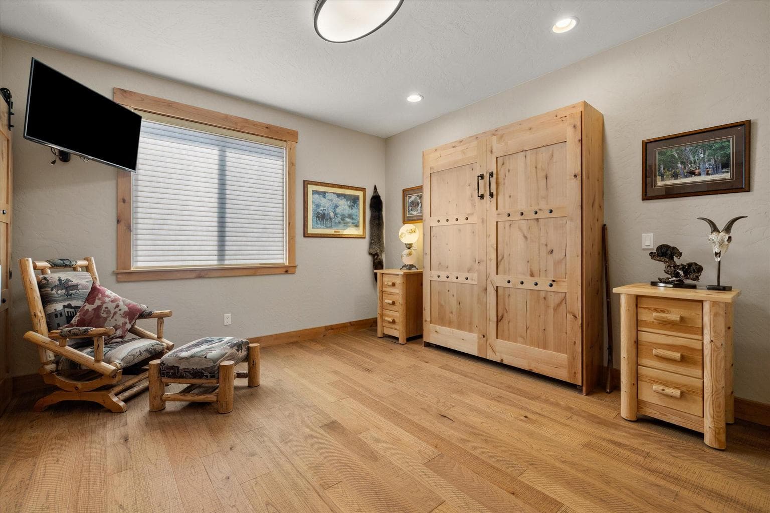 3rd bedroom with Murphy bed
