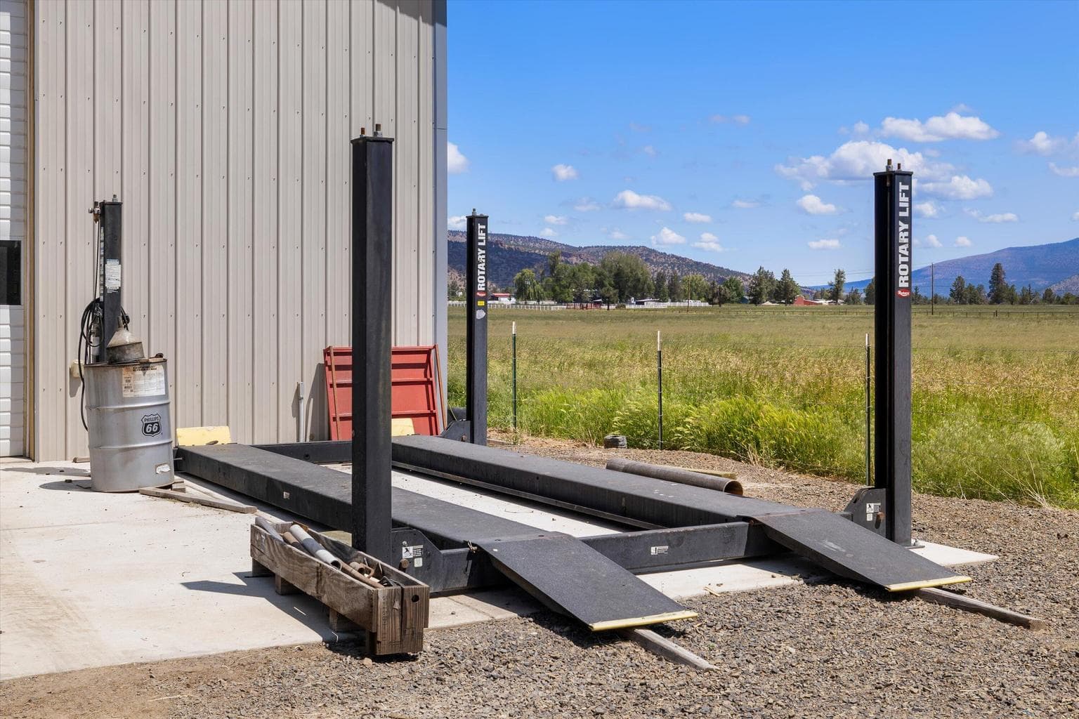 4 post vehicle hoist
