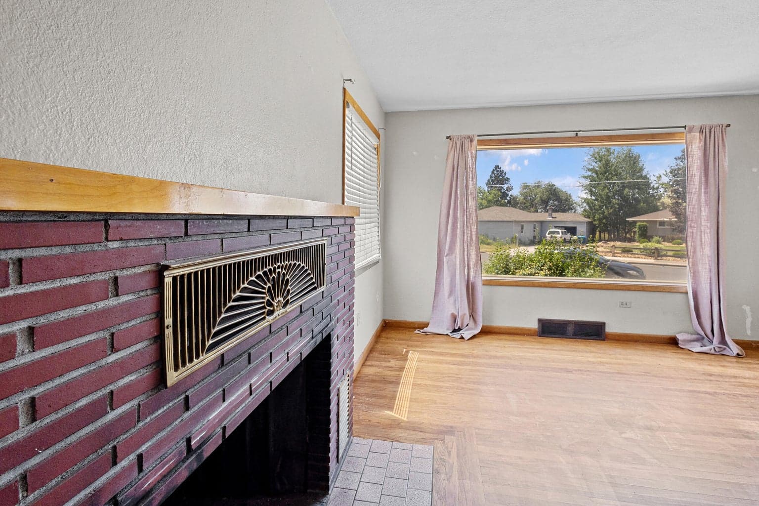 Photo of 608 NW Canyon Drive 7 of 30