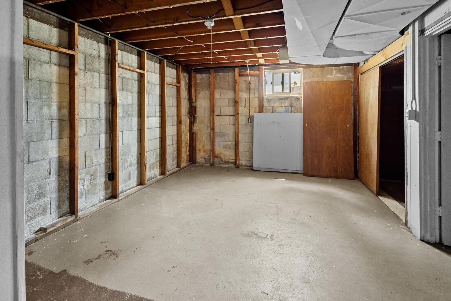 Photo of 608 NW Canyon Drive 20 of 30
