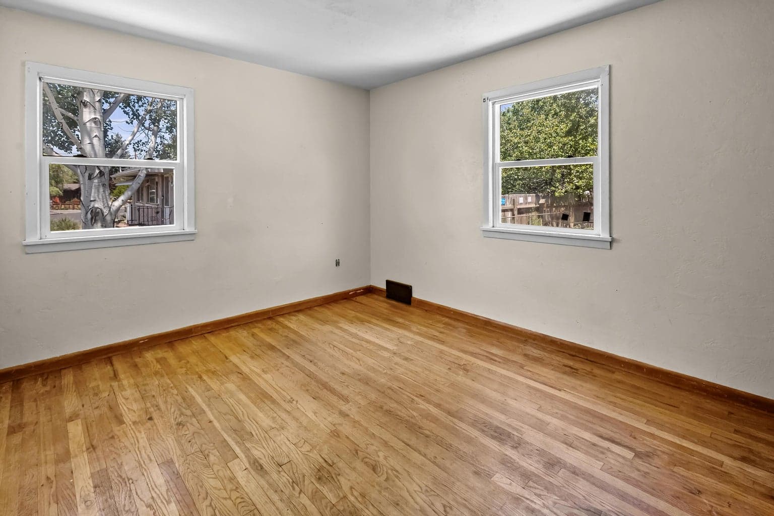 Photo of 608 NW Canyon Drive 10 of 30