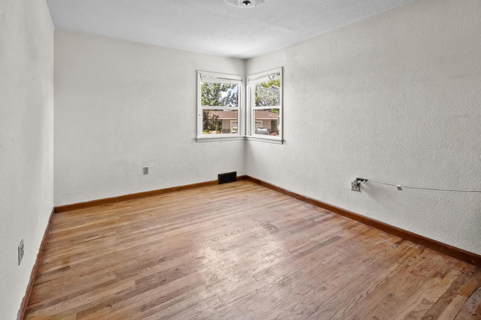 Photo of 608 NW Canyon Drive 11 of 30