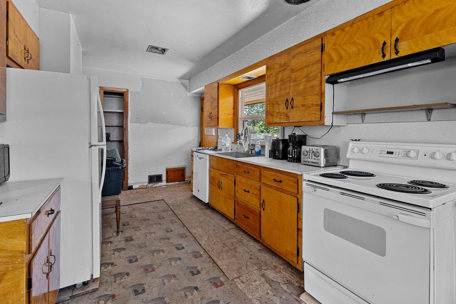 Photo of 608 NW Canyon Drive 12 of 30