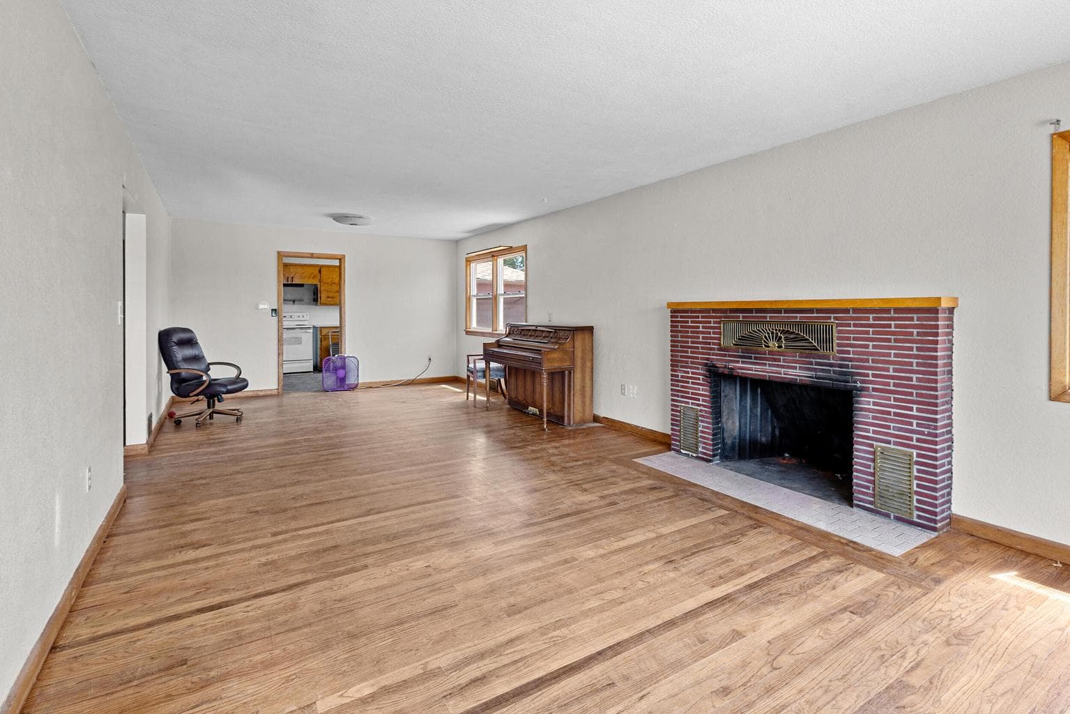 Photo of 608 NW Canyon Drive 9 of 30