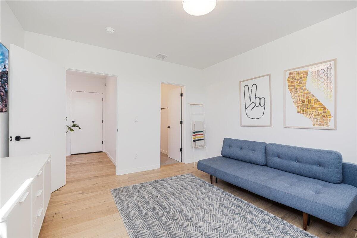 Photo of 1464 NW Ogden Avenue 6 of 50
